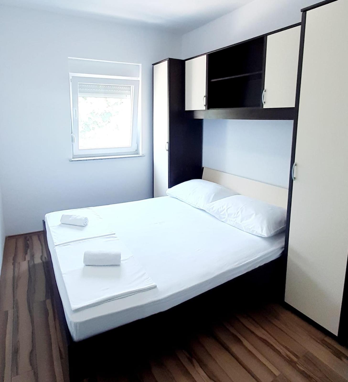 Apartments Maretic Мандре Номер фото