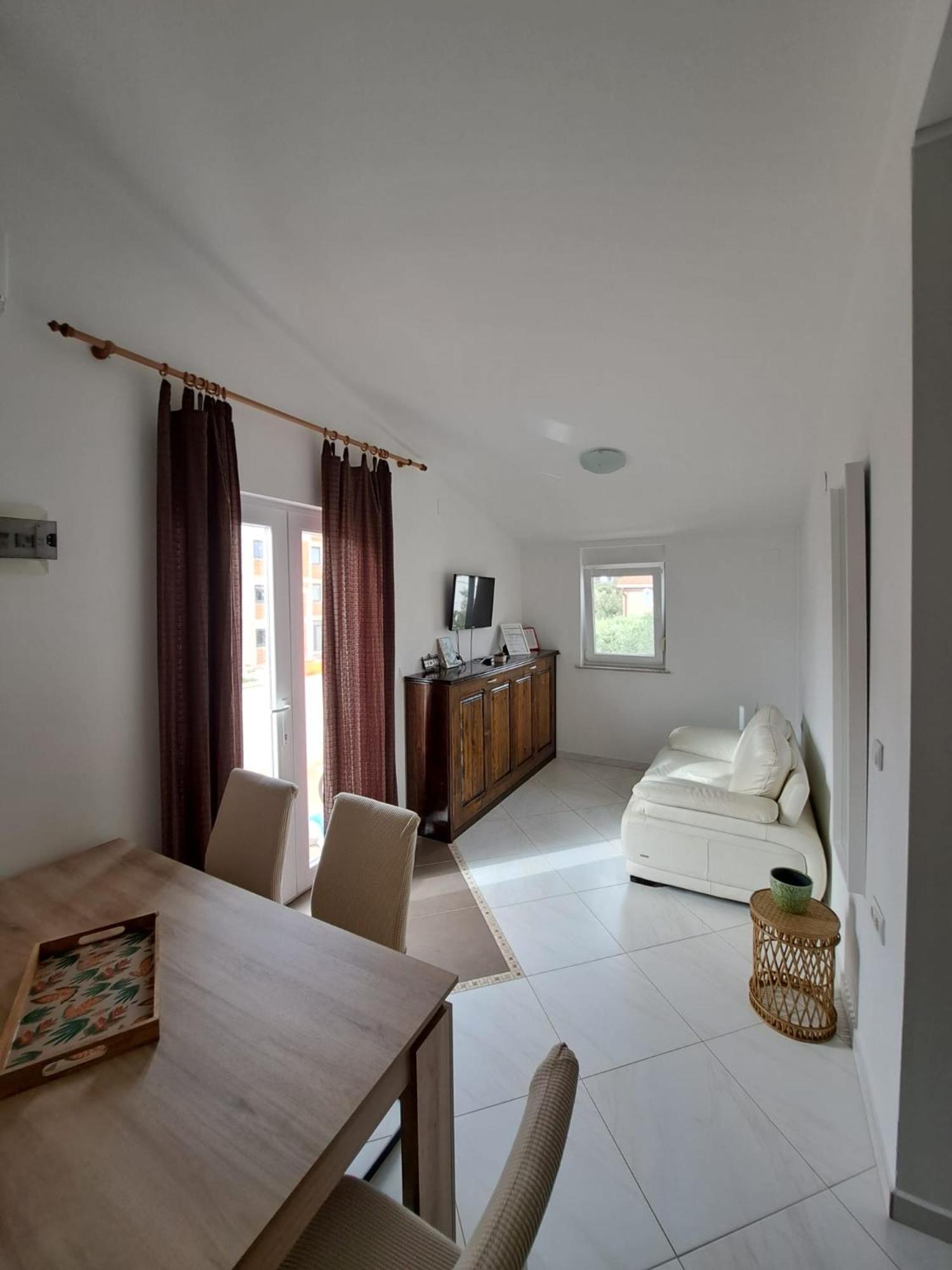 Apartments Maretic Мандре Экстерьер фото