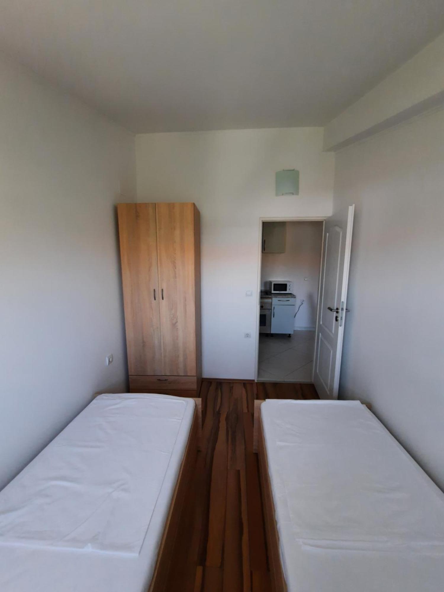 Apartments Maretic Мандре Экстерьер фото