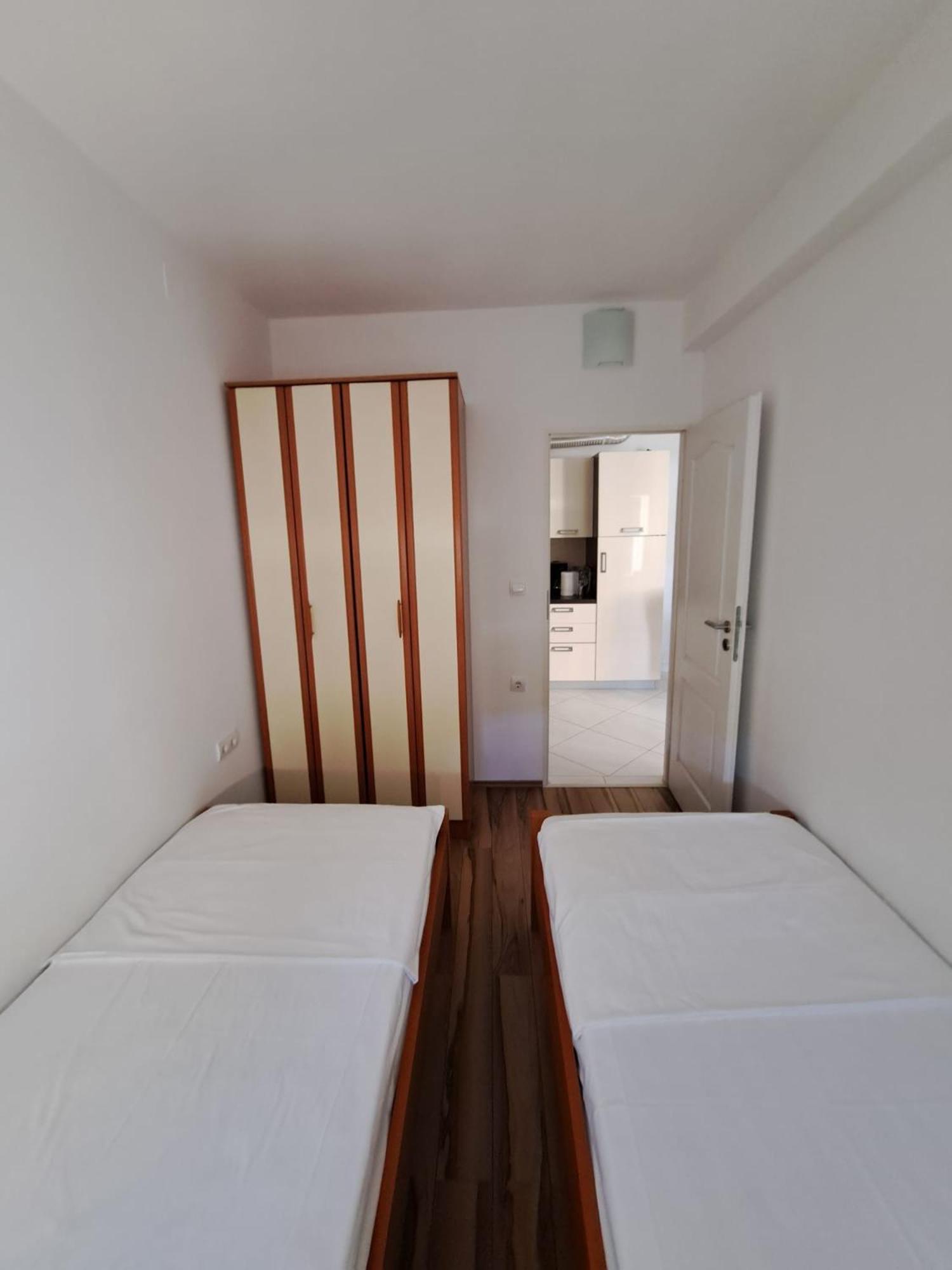 Apartments Maretic Мандре Экстерьер фото