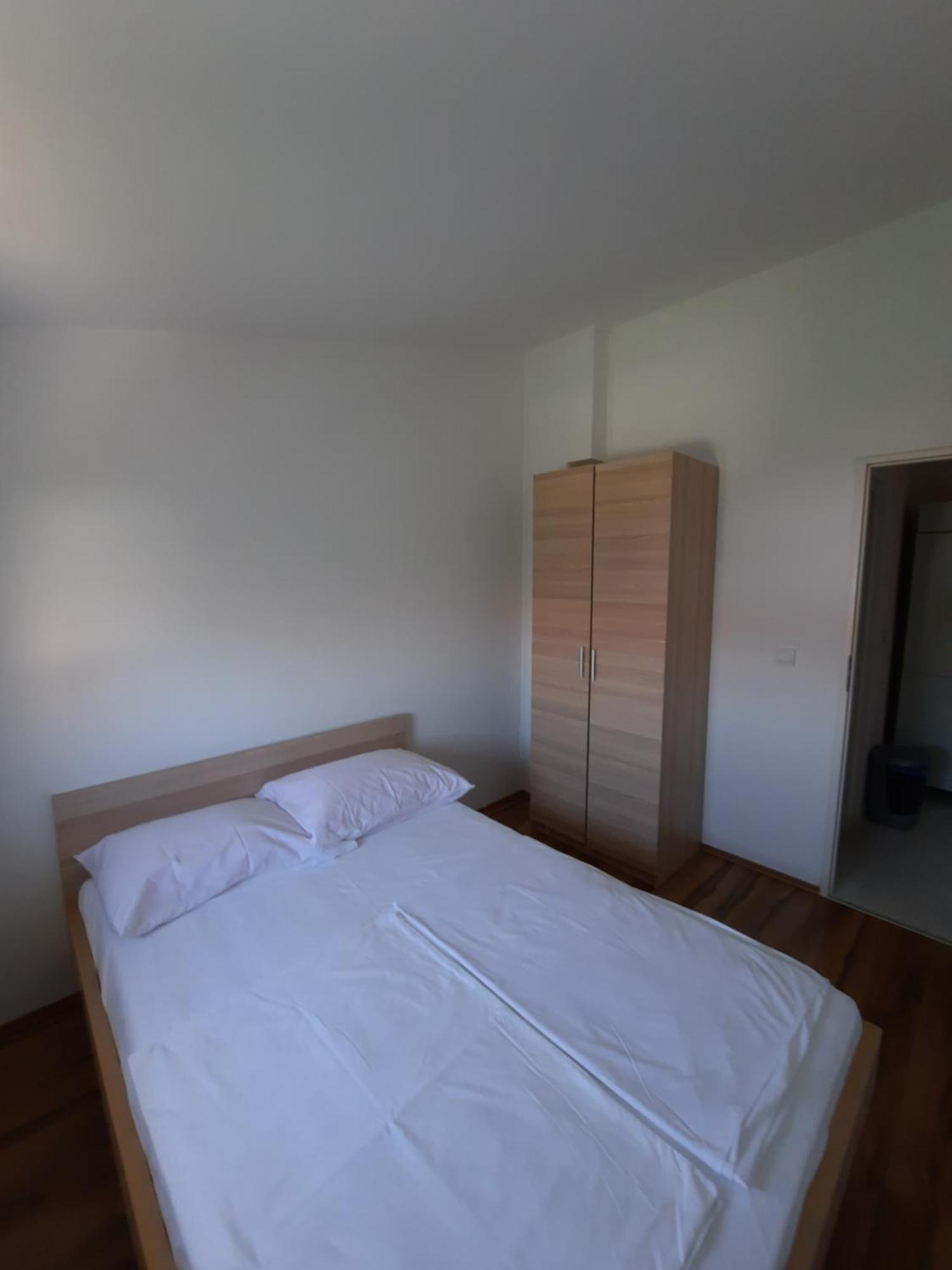 Apartments Maretic Мандре Экстерьер фото