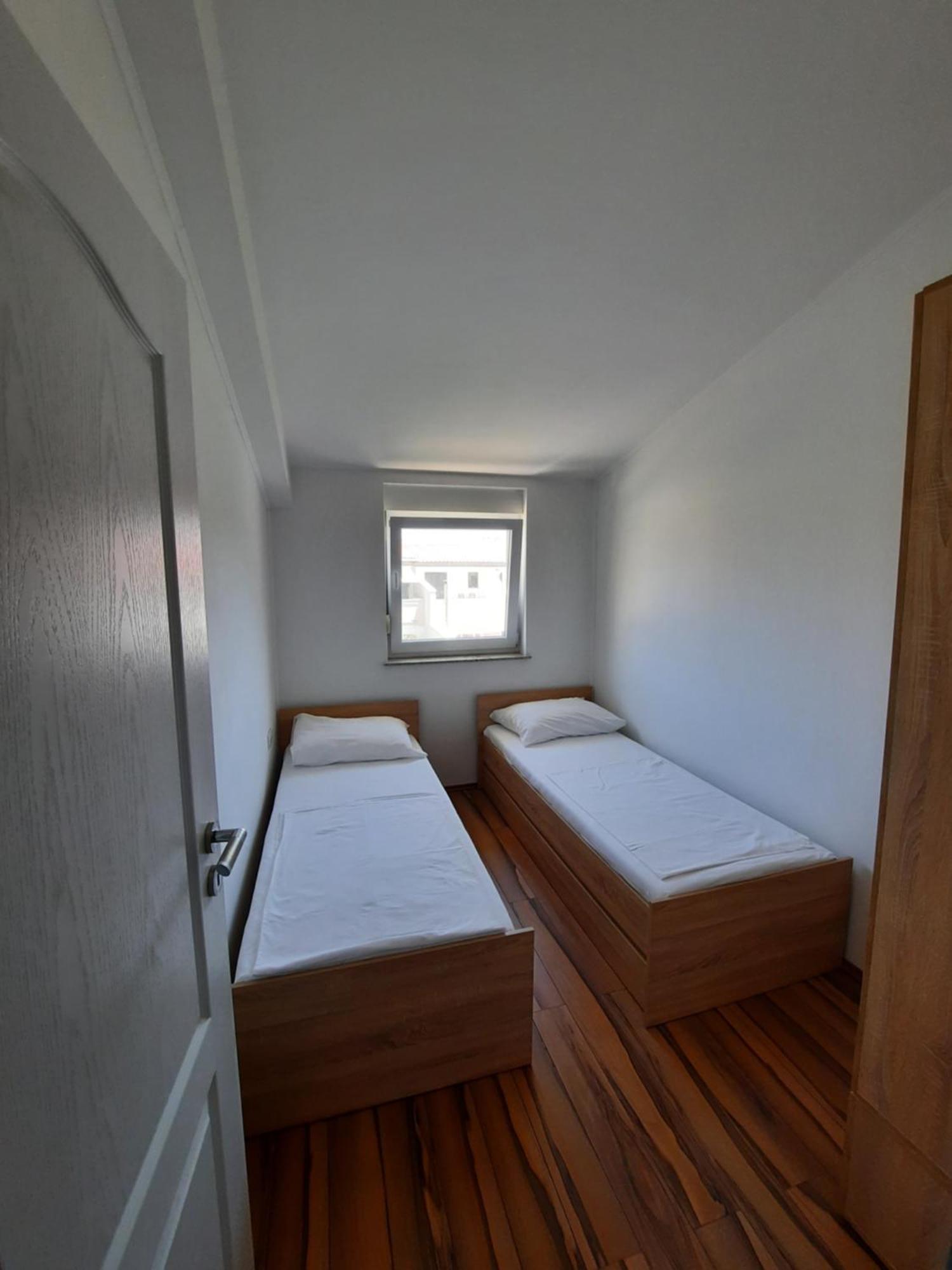 Apartments Maretic Мандре Экстерьер фото