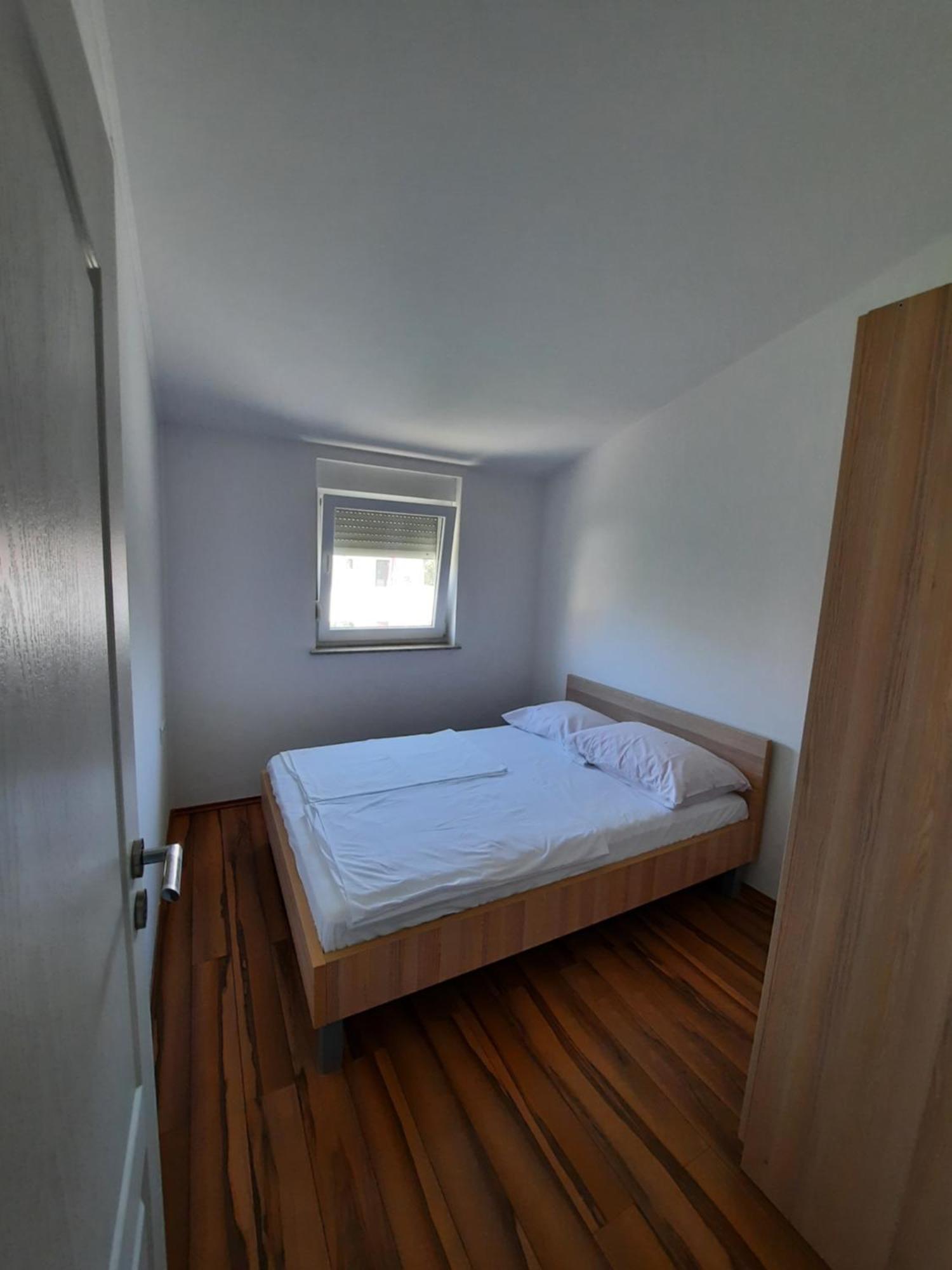 Apartments Maretic Мандре Экстерьер фото